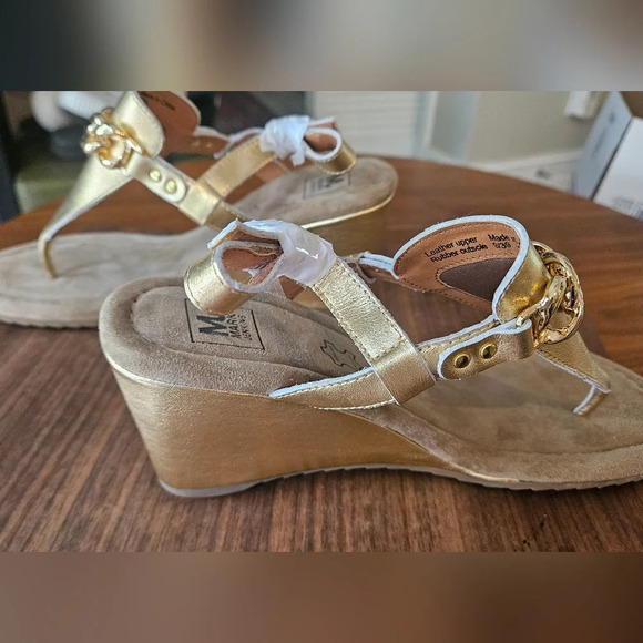 Mark Jenkins-Chain:Stylish 2 Wedge. Gold leather Size 9  NWOT - Picture 7 of 8